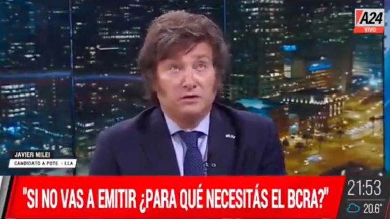Javier Milei con el periodista Esteban Trebucq 20231027