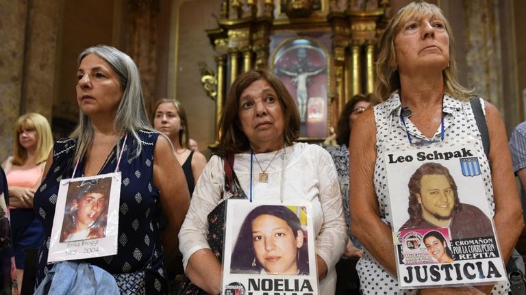 Familiares y sobrevivientes de la tragedia homenajearon a las 194 víctimas. Foto: Télam