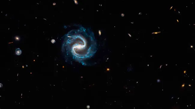 La NASA fotografió dos galaxias a 4.000 y 8.500 millones de años luz: como ayudarán a estudiar la materia oscura