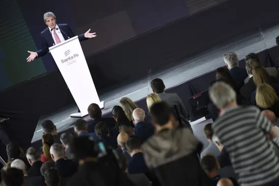 Caputo en Rosario: “No podemos movernos ni un centímetro de este camino”