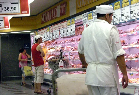Del 15% al 90%: por qué algunas devaluaciones se van a precios y otras logran amortiguarse