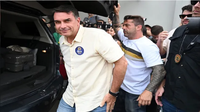 Sin causa en Misiones, la fuga de Flavio Bolsonaro desde la Argentina queda concentrada en Comodoro Py