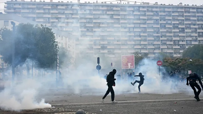 RDC: cómo se organizan los grupos de extrema derecha que atacaron a manifestantes en Francia