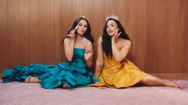 "Pregúntale a Taylor": Selena Gomez y Demi Lovato reaparecen juntas a 16 años de la frase que las distanció