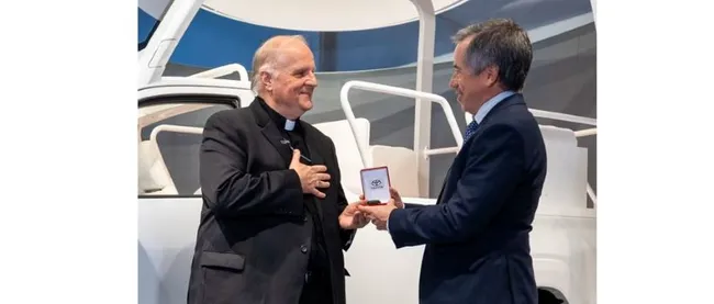 Presentaron el Papamóvil que usará León XIV en Argentina