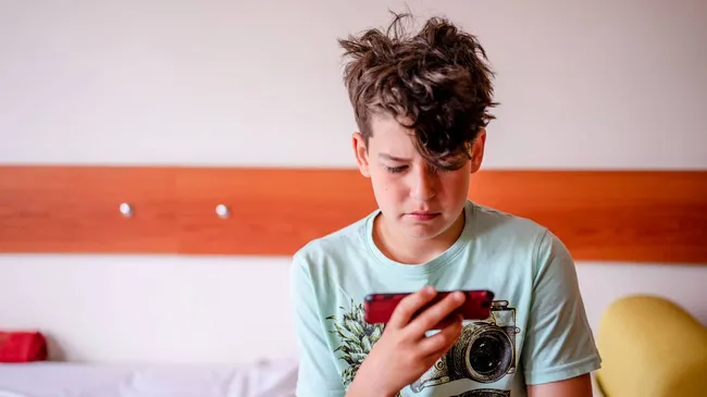 Infancias, adolescencias y pantallas