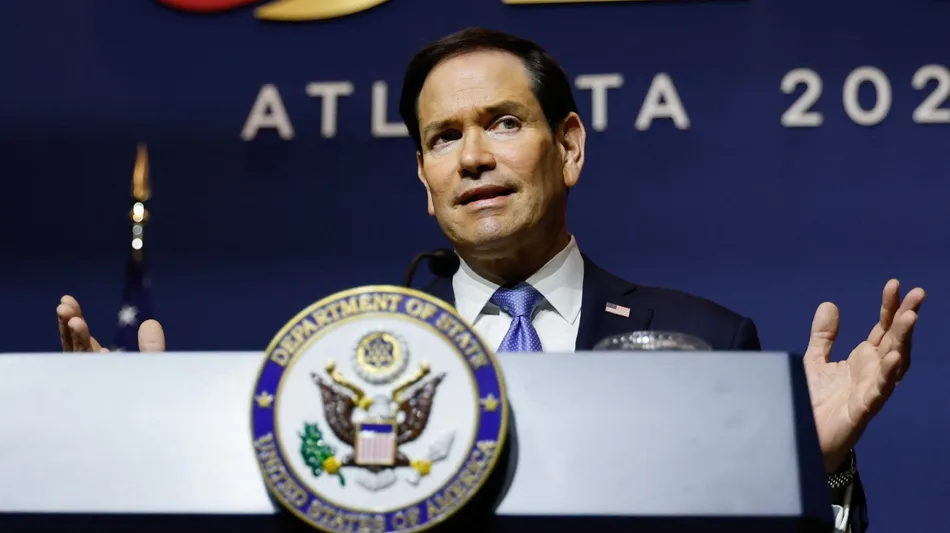 Marco Rubio: "No participamos directamente de la salida de Flávio Bolsonaro de Brasil"