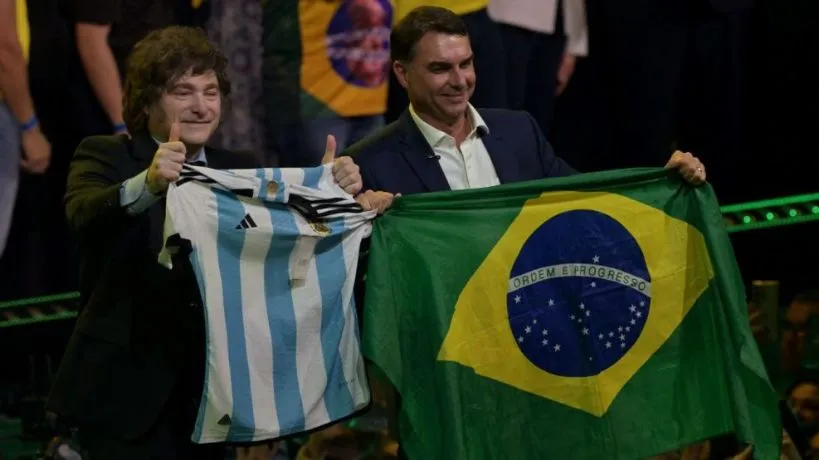Simón Levy aseguró que Milei participó del operativo para sacar a Flávio Bolsonaro: “Gracias al presidente Milei, hoy Flávio está vivo”