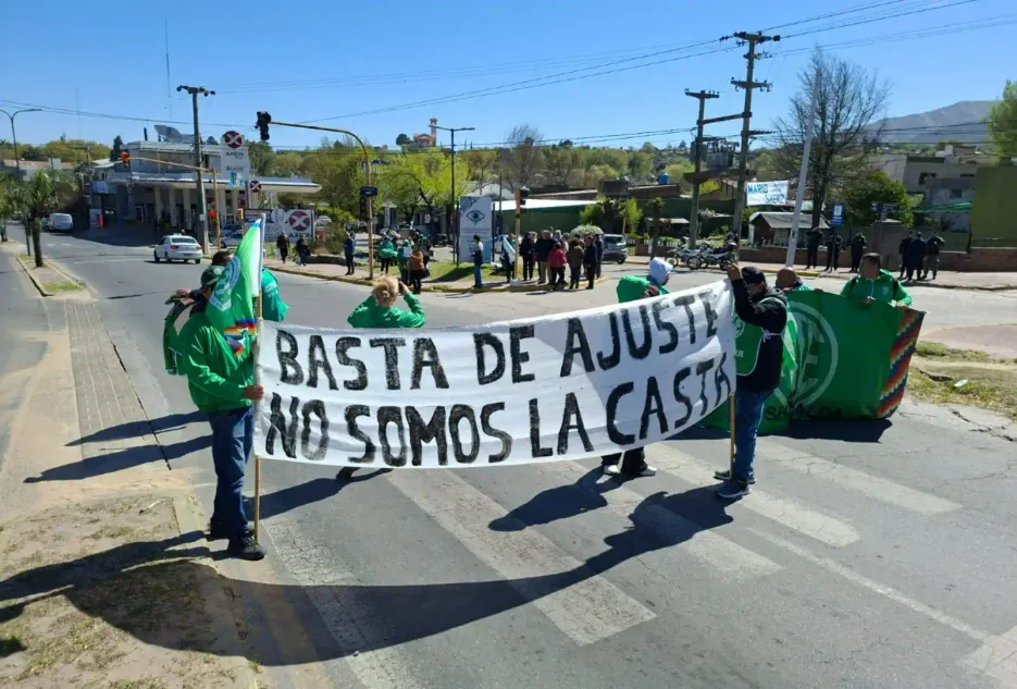 Trabajadores de IOSFA en Córdoba: “Esto es un genocidio, porque en esta época no tenemos dónde buscar trabajo”
