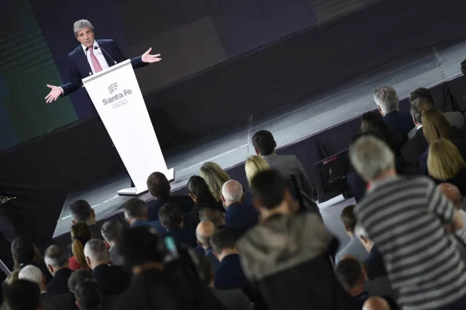 Caputo en Rosario: “No podemos movernos ni un centímetro de este camino”