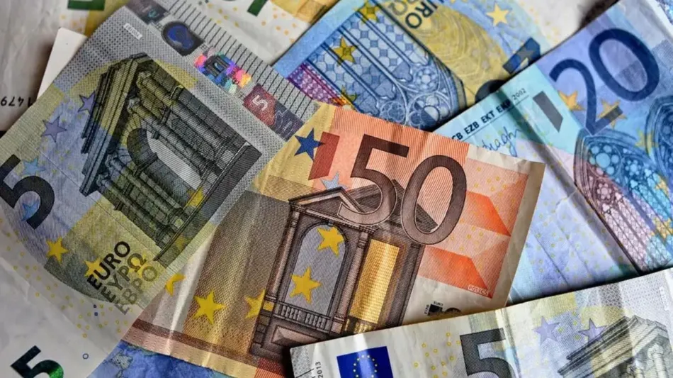 Euro blue hoy: bajó a $1.873,75 este martes 27 de octubre