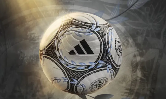 AFA presentó la "Argentum Gambeta Derbi": la pelota para el Superclásico con tributo a Maradona y Messi