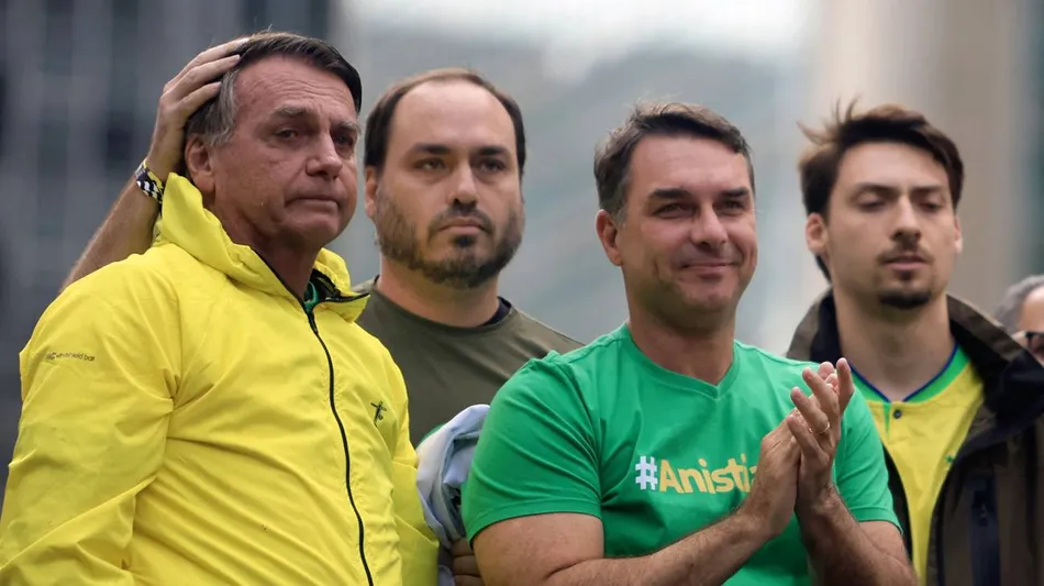 Los Bolsonaro: prisión, exilio y las internas de una dinastía política