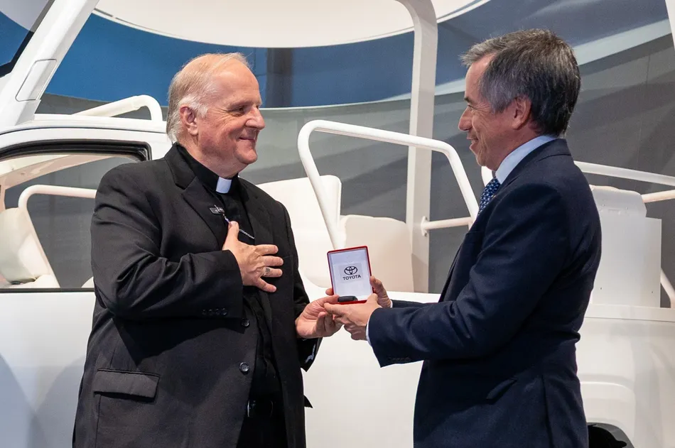 Toyota presentó a la Nunciatura Apostólica uno de los Papamóviles que serán utilizados durante la visita de León XIV a la Argentina