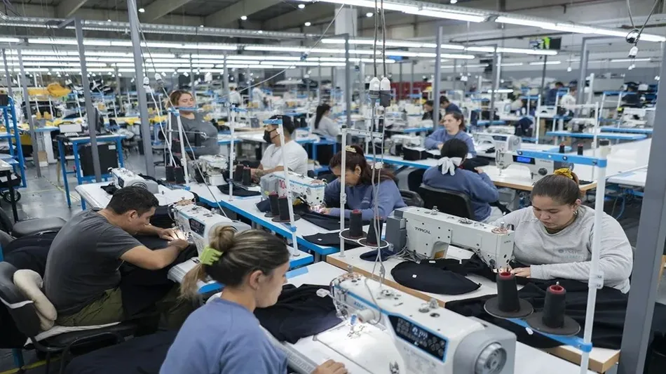 RDI: la reforma laboral de Milei no logró frenar la caída del empleo registrado y cerraron más de 32.000 empresas