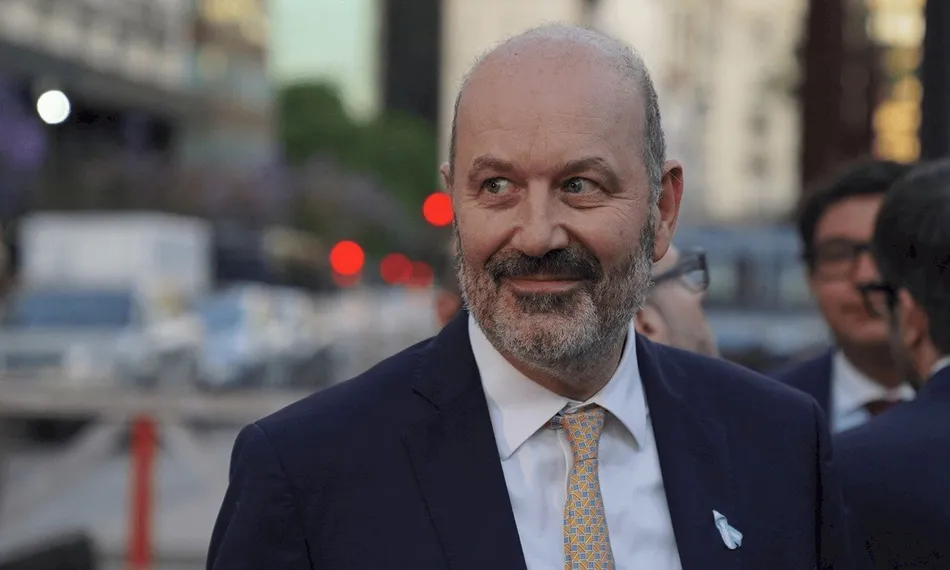 El futuro ya llegó: Sturzenegger contó cómo usa IA para modificar leyes