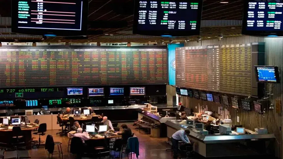 Los bonos argentinos suben en Wall Street, pero el riesgo país se mantiene cerca de los 750 puntos