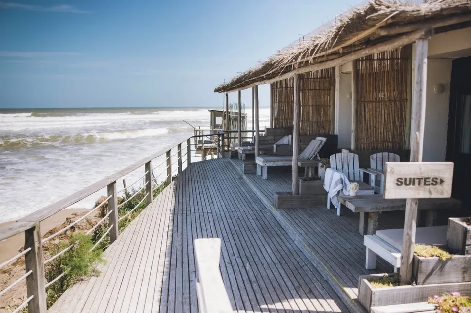 Escapadas y vacaciones con encanto: del bosque y el mar a un castillo histórico, la Patagonia y Uruguay