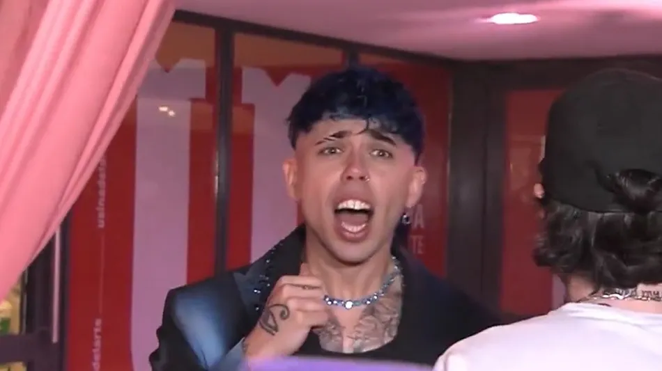El tremendo insulto que un cronista le lanzó a Luck Ra en la alfombra roja de los Premios Ídolo 2026: su picante reacción