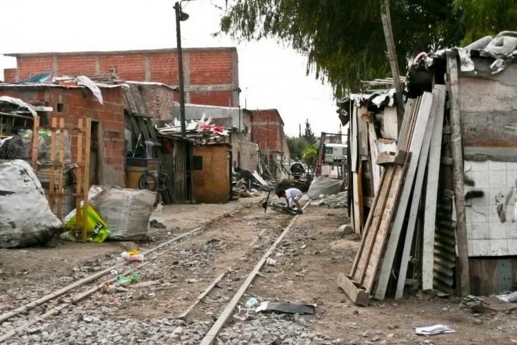 Bajó la pobreza: alcanza al 25,7% de las personas