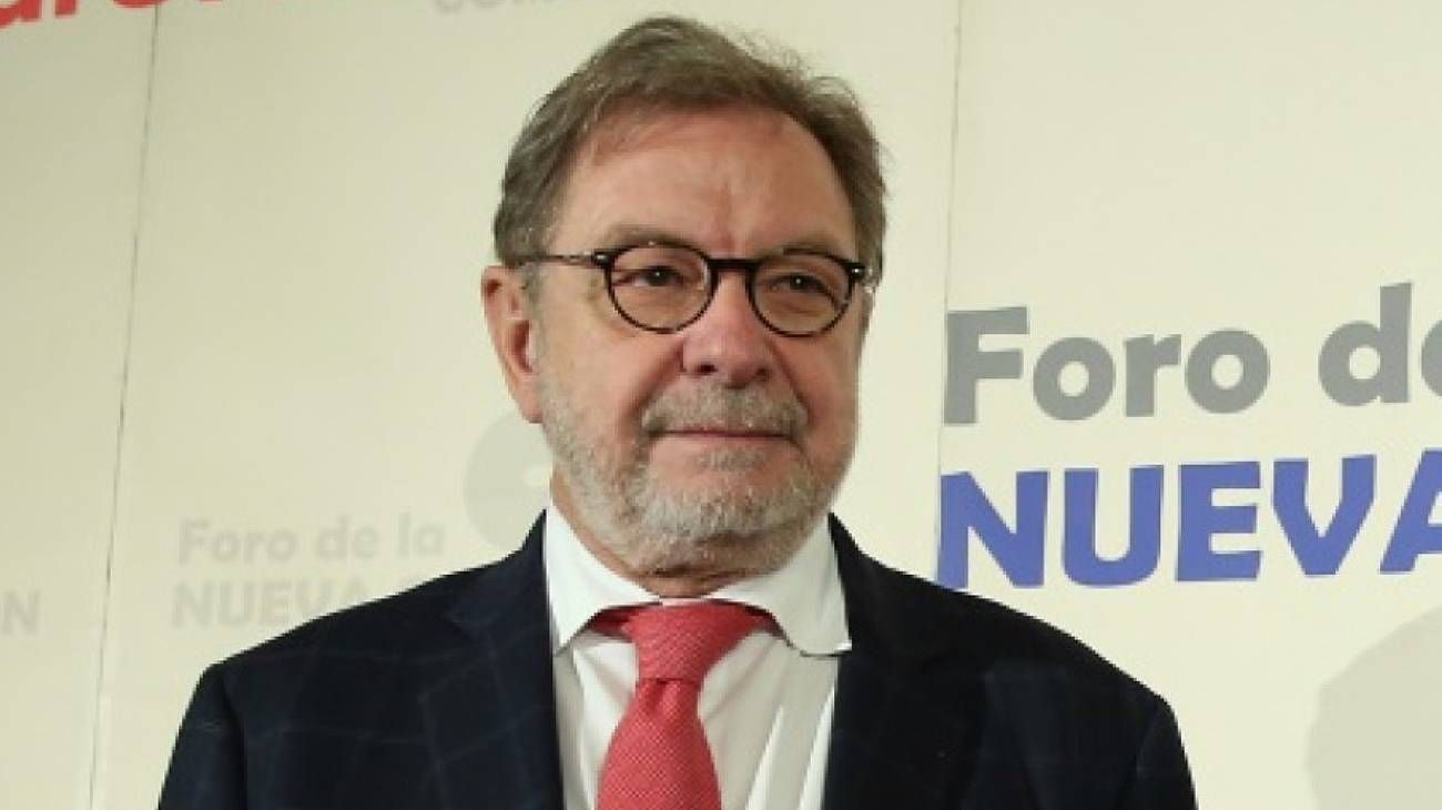 Juan Luis Cebrián: “Pedro Sánchez es un kirchnerista extremo, la agresividad de Milei lo beneficia”