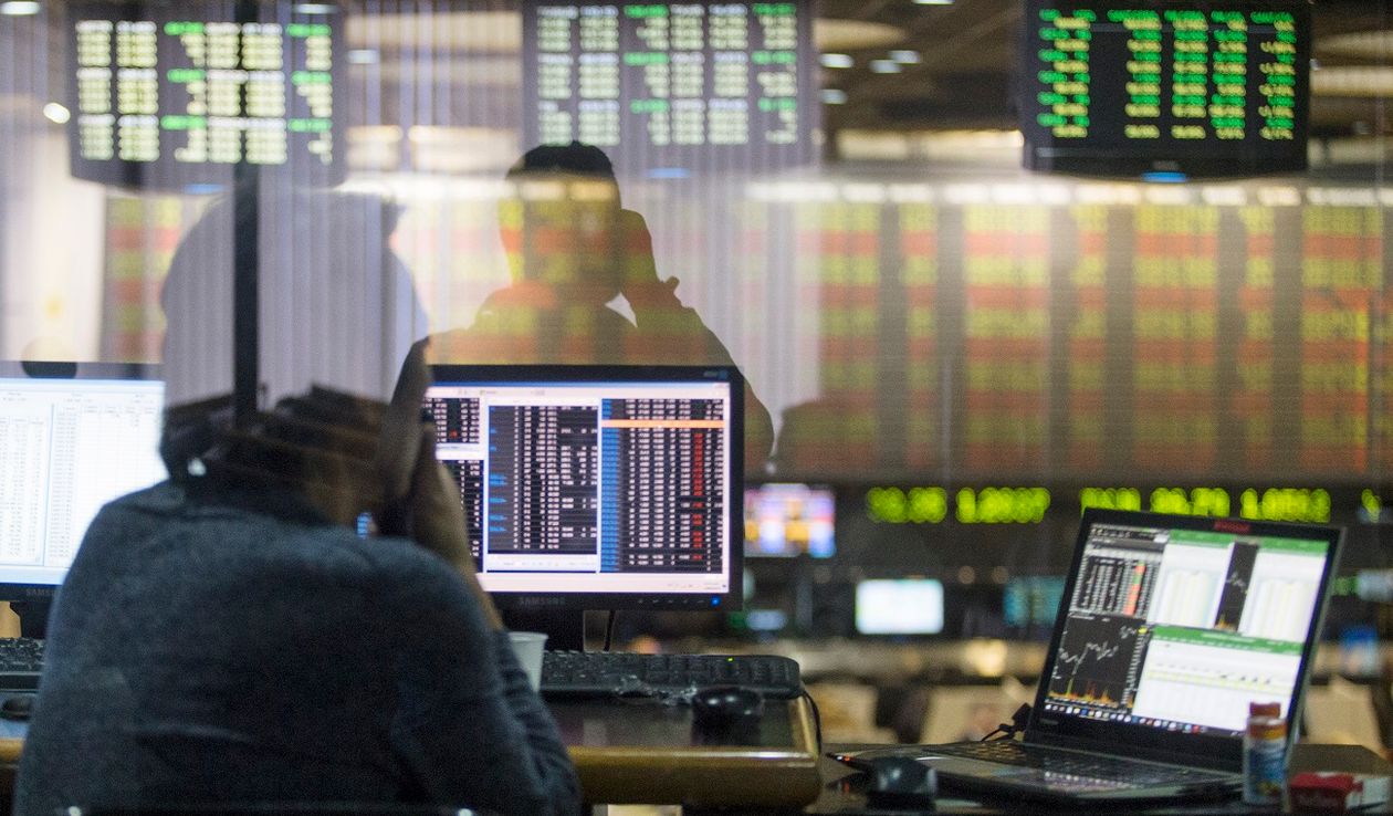 Por qué caen las acciones de YPF pese al aumento del valor del petróleo