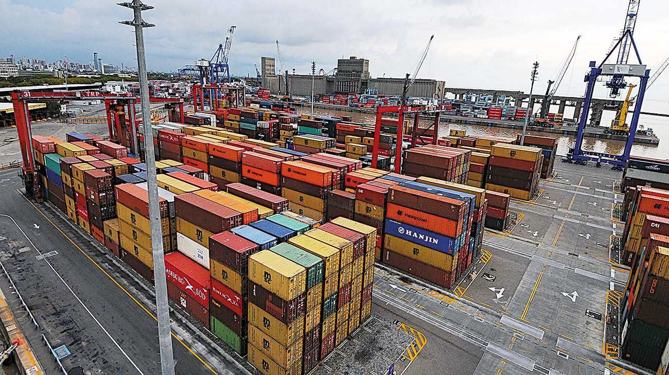 Para los importadores, aumentan las restricciones al comercio