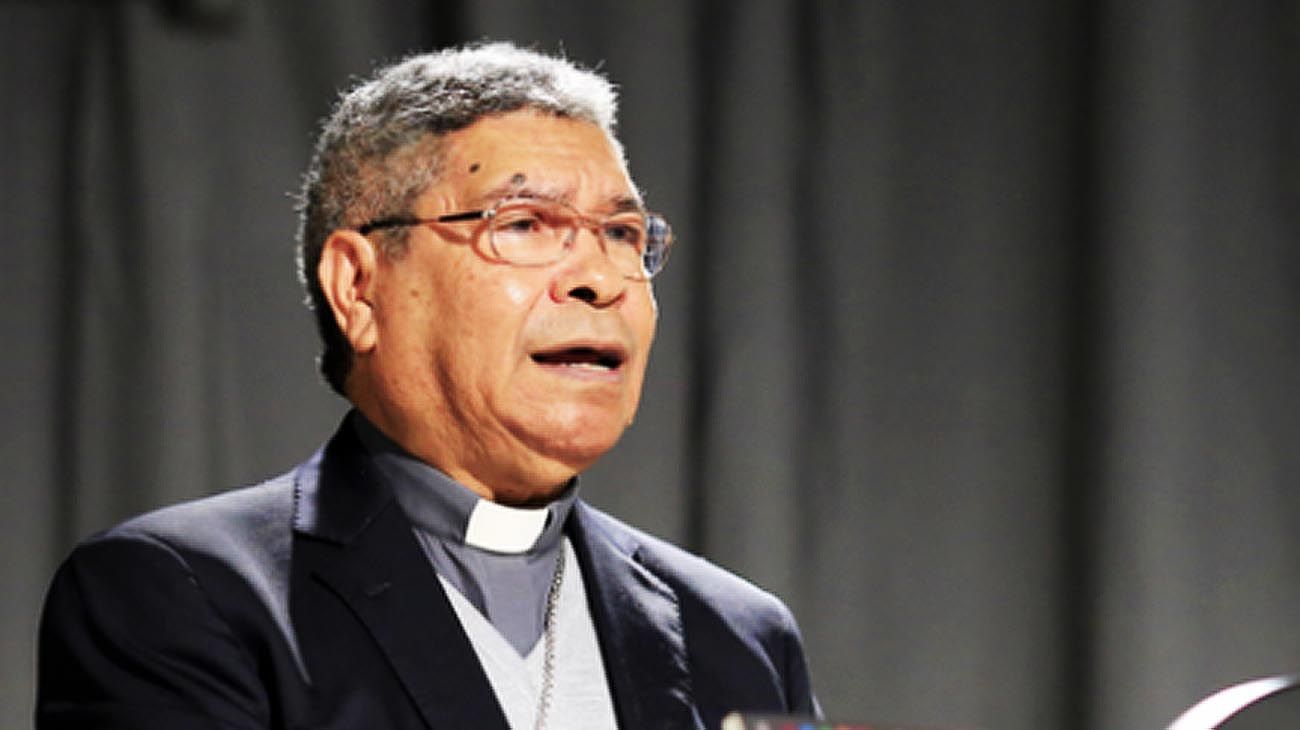 Es obispo y Nobel de la Paz pero fue acusado por abuso sexual de menores y terminó sancionado