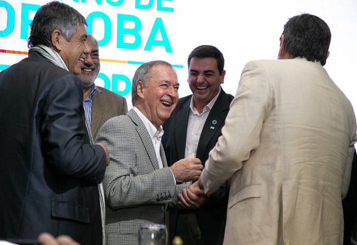 El “operativo seducción” a intendentes, batalla clave entre PJ y Cambiemos