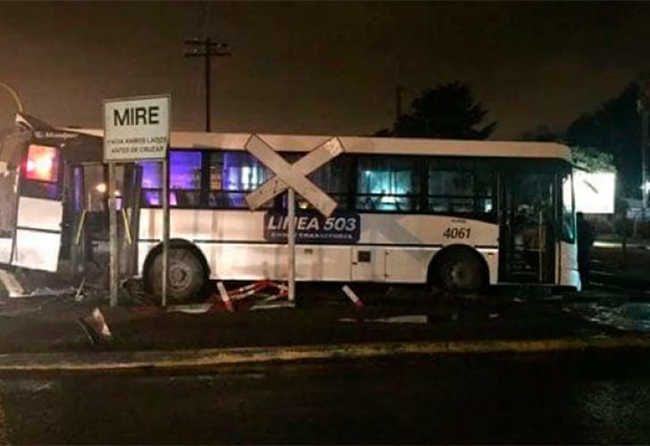 Video | Así fue el choque entre el tren y el colectivo en Mariano Acosta