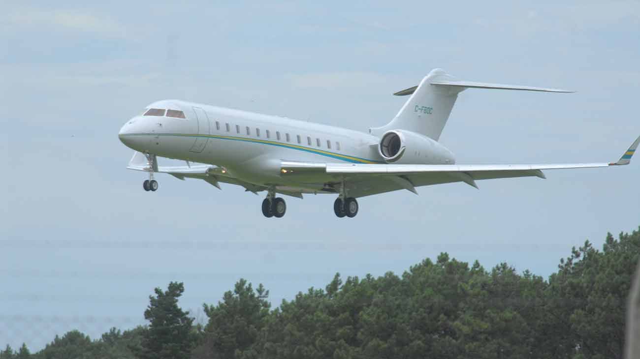 El Gobierno busca abaratar los pasajes aéreos al exterior