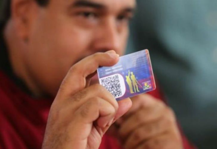 El papelón de Maduro al pretender demostrar la eficacia del sistema de votación
