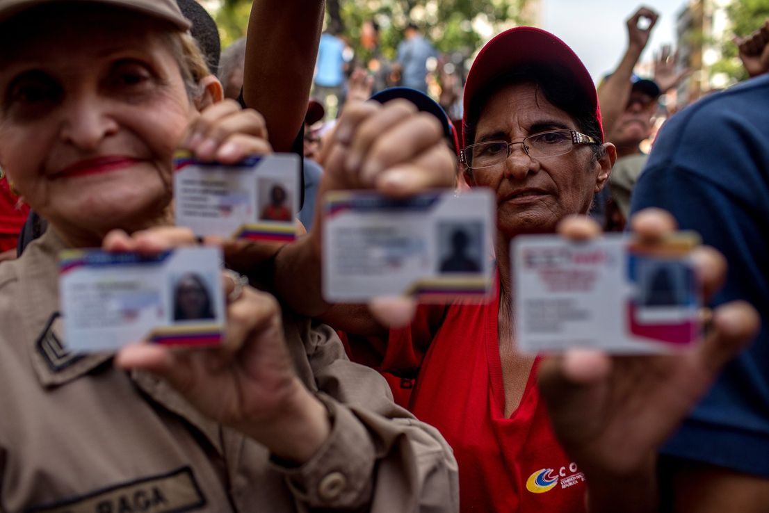 Venezuela: el que quiera gasolina gratis tiene que tener el "Carnet de la Patria"