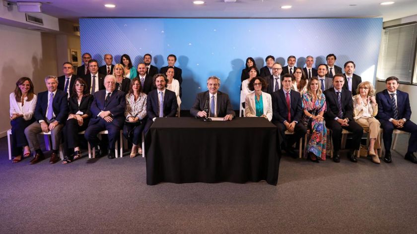 El listado de los funcionarios del Frente de Todos con más dólares ahorrados
