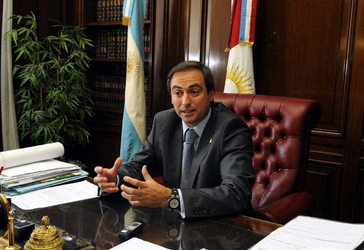 Piden "Ice Bucket Challenge" con agua cloacal para intendente