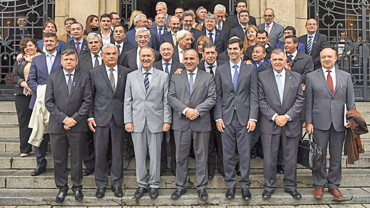 Los gobernadores bajan el tono de la confrontación y se despegan de Cristina