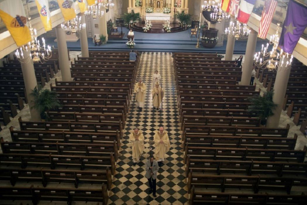 Sacerdotes advierten que una vacuna contra el coronavirus está "moralmente comprometida"