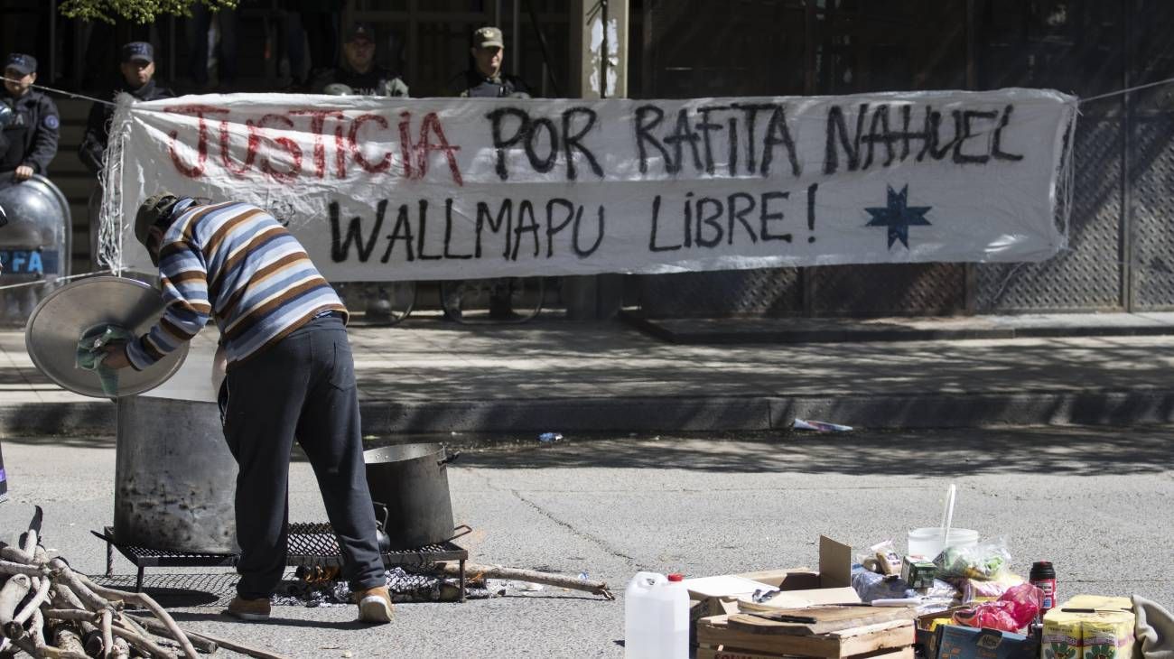 "Era un disparo detrás del otro": la prima de Rafael Nahuel contó su versión de la muerte del joven mapuche