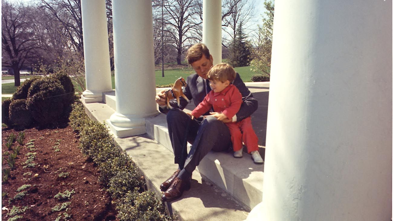 Bebés presidenciales: de John-John Kennedy al hijo de Tony Blair
