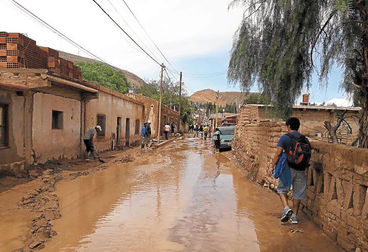 Un alud en Tilcara dejó 61 evacuados y provocó derrumbes y destrozos