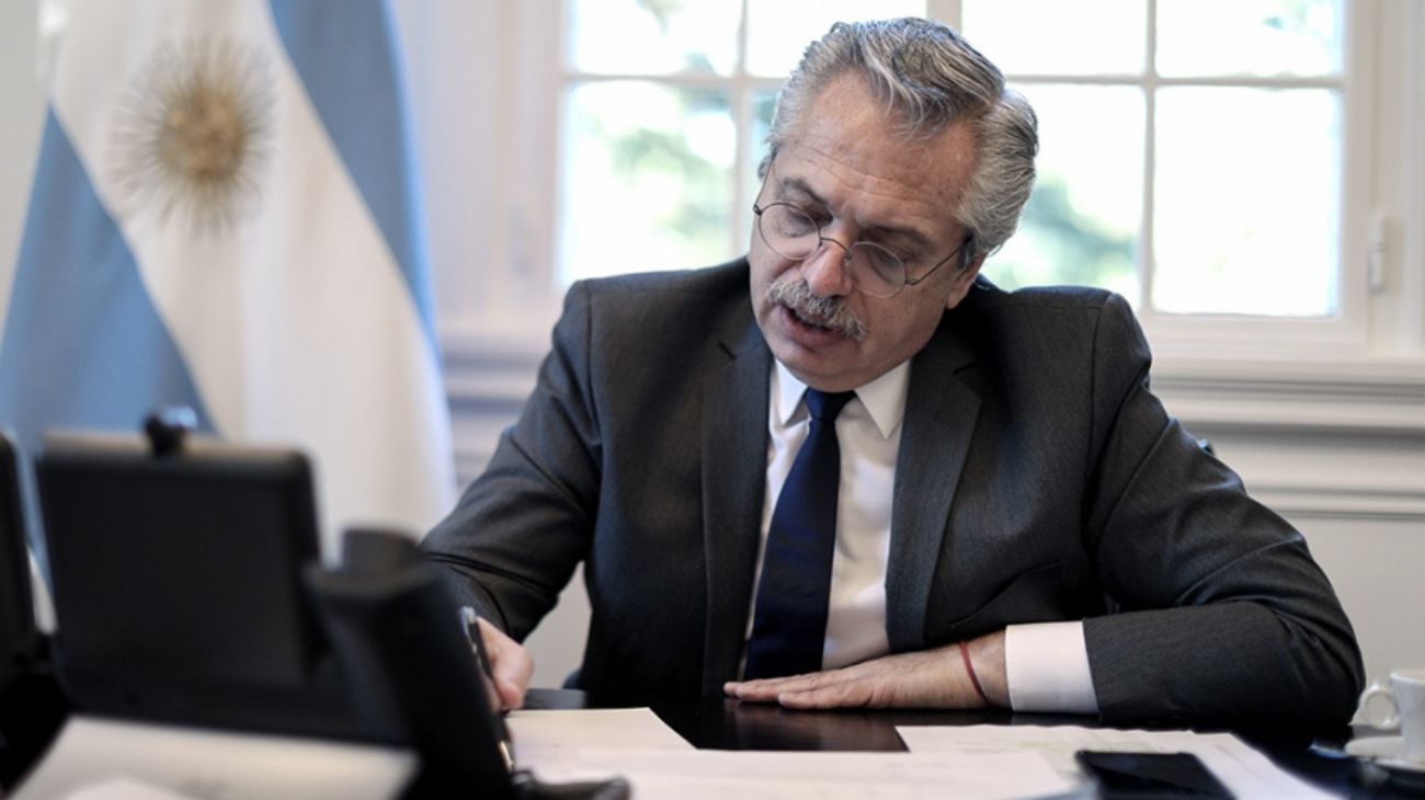 Alberto Fernández, un presidente solitario en Olivos que "resiste con aguante"