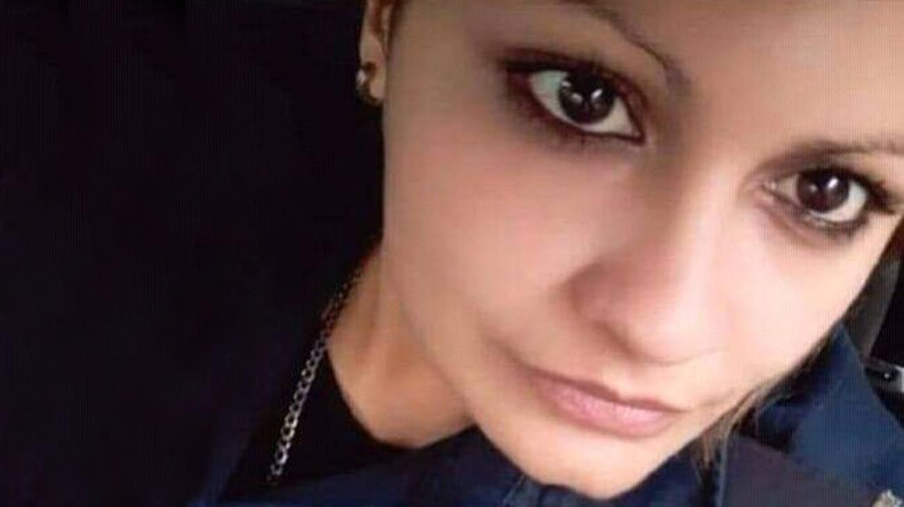 Balean en un ojo a una policía para robarle el arma en Berazategui