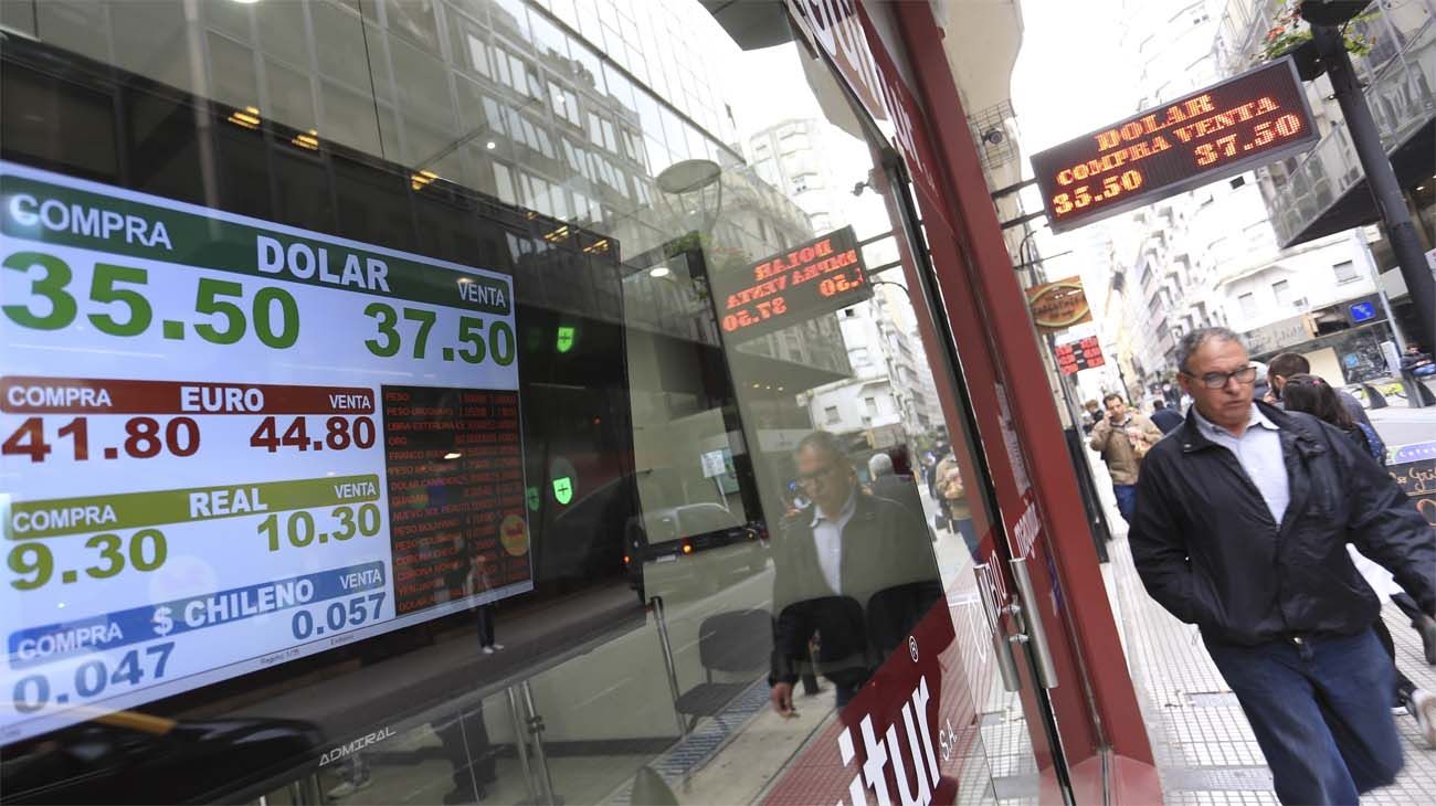 El dólar comenzó diciembre en baja y cerró por abajo de los $38