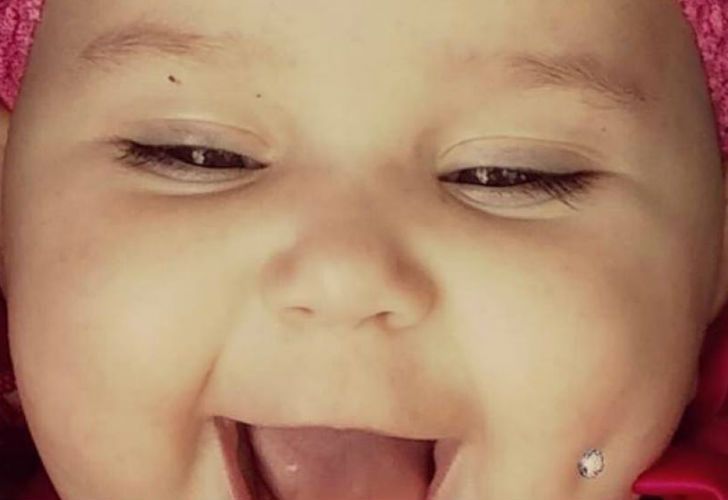 Conmoción por foto de bebé con un piercing en la mejilla