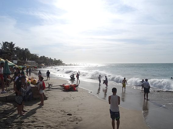 Máncora, donde mandan las olas
