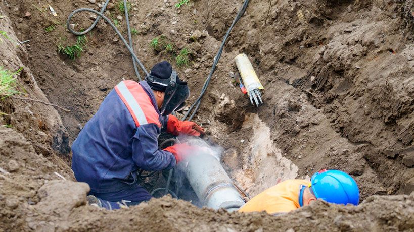 Rotura de caño maestro deja casas inhabitables y la cooperativa deberá pagar