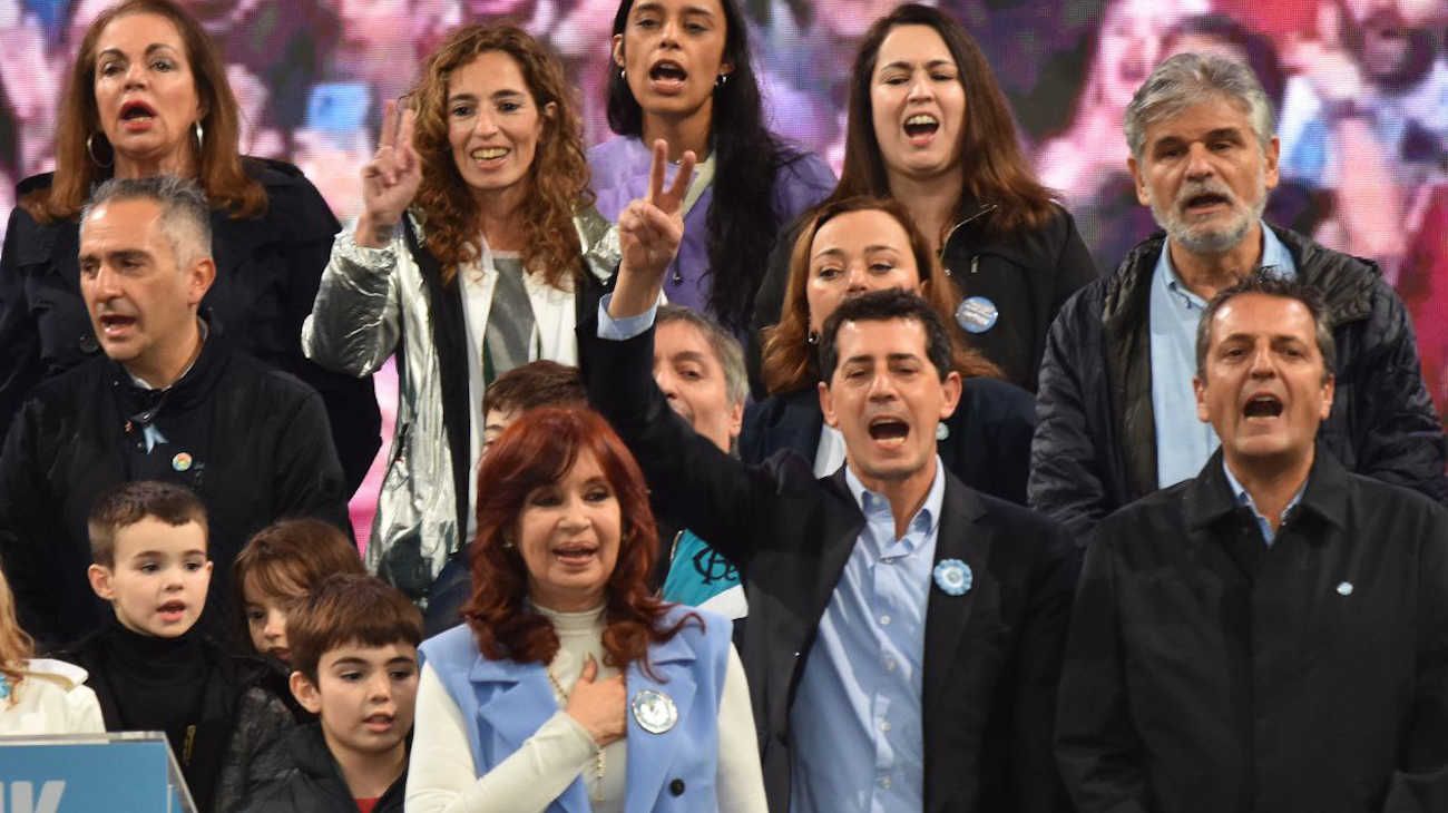 Cristina Kirchner: "Me quieran matar o meter presa, yo soy del pueblo y de ahí no me muevo"