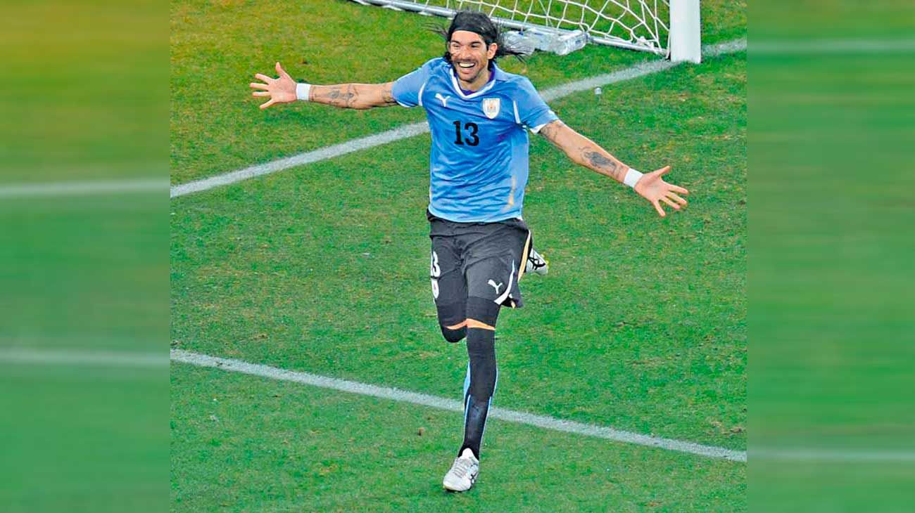 Ya jugó en 30 equipos y sigue