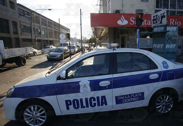 Robaron medio millón de pesos de un banco de La Plata