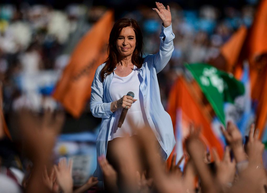 Cristina Kirchner, vencida por el candidato ignoto de Macri pero no derrotada